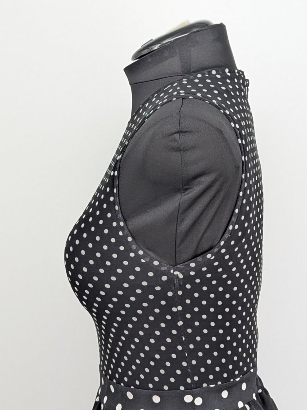 NWOT Alice + Olivia Chara polka dot dress sz 6, has stretch, never worn - Picture 5 of 16